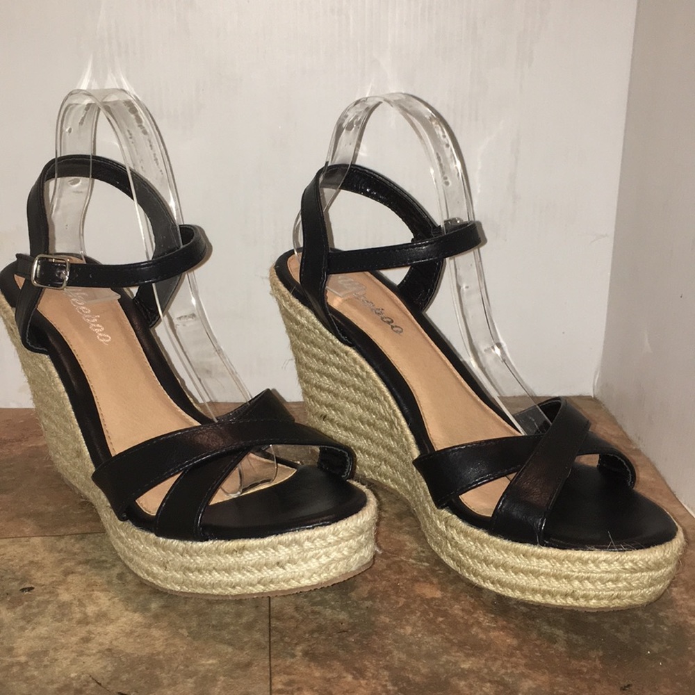 Weeboo wedges sz 11. NWOT